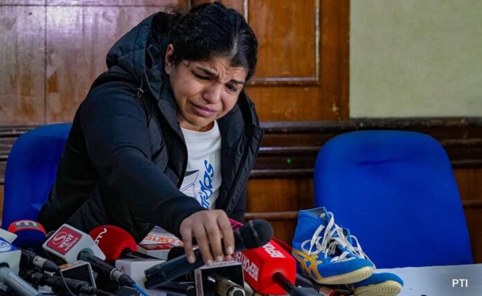 Sakshi Malik after announcing retirement sakshi malik’s family got emotional, said we didn’t got justice