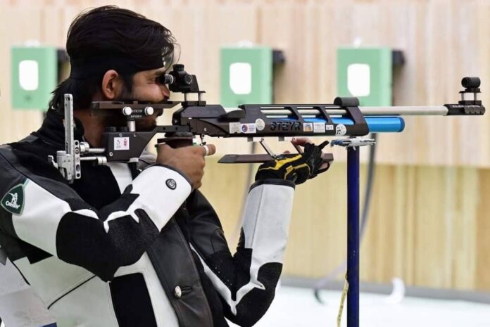 ISSF World Cup Olympian divyansh singh panwar shoots World Record to win Gold in Men's 10m Air Rifle event