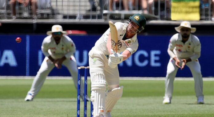 AUS vs PAK 3rd test day 2, rain and bad light stopped play, australia lost 2 wickets, score 116/2