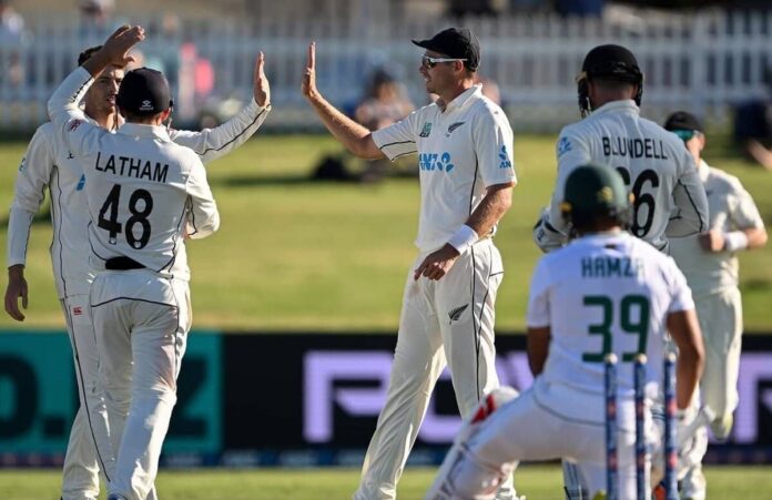 NZ vs SA 1st test day2, new zealand scored 511 runs in 1st innings, south Africa 80/4 at stumps, behind 431 runs